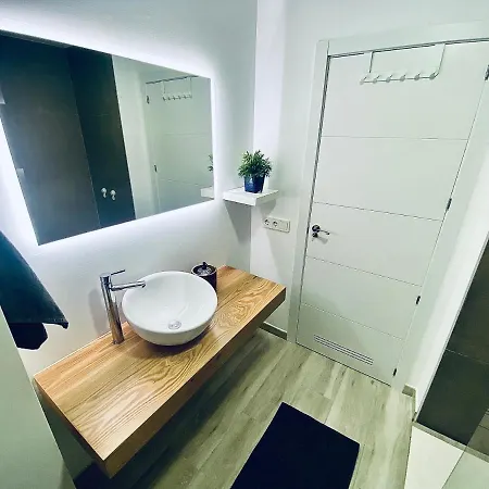 Diseno Y Comodidad En By 公寓 *